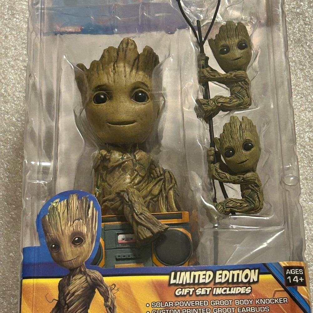Marvel Guardians of the Galaxy 2 - Gift Set Groot Body Knocker, Earbuds